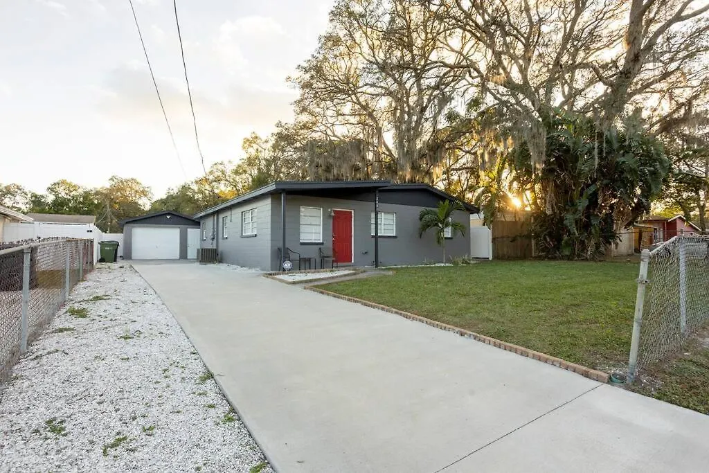 Entirehouse W/Bush Garden View_Private Heated Pool Villa Tampa Holiday home
